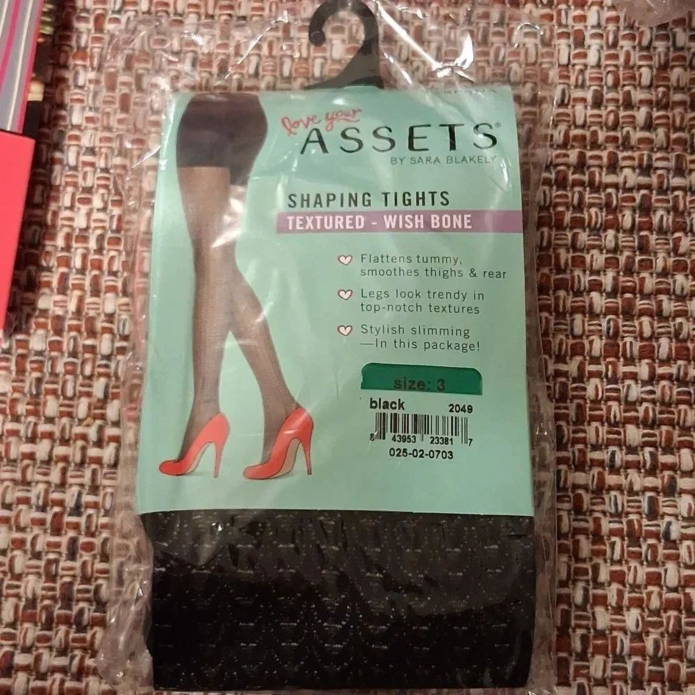 ASSETS by Sara Blakely Black Textured Wish Bone Shaping Tights. Size 3